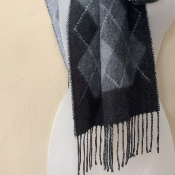 Beautiful Scarf - Picture 5 of 5